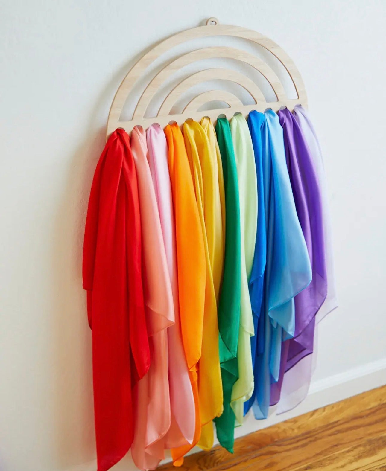 Playsilks Wandaufhängung