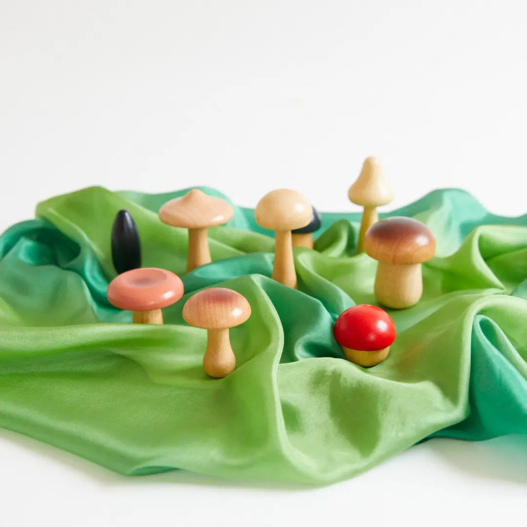 Mini Forest Playsilk - Waldorf-Spielzeug aus Maulbeerseide, Montessori-Spielzeug | Farbe: grün