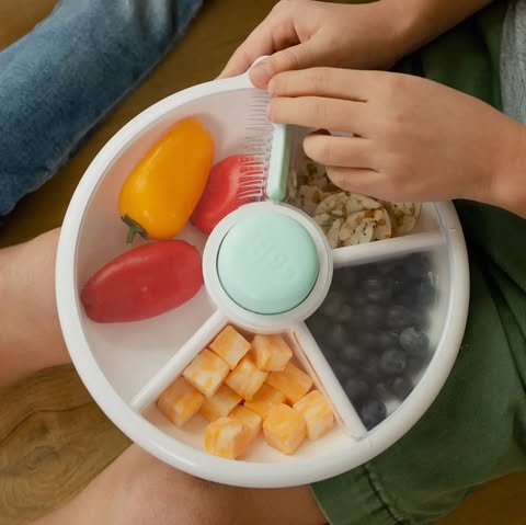 GöBe Kids Snack-Spinnerrutsche für Kinder, große Snackbox für unterwegs, MACARON BLAU