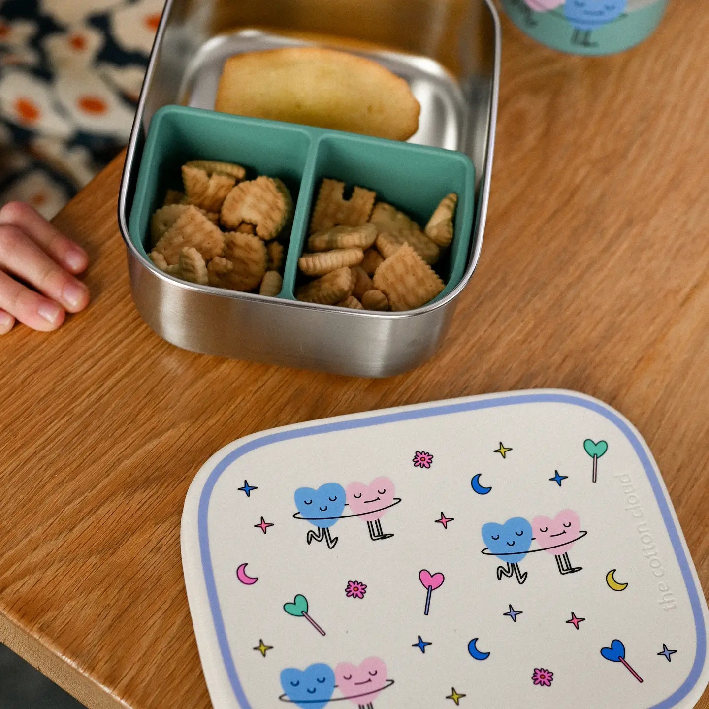 EDELSTAHL-BROTDOSEN mit Fächern Tanzende Herzen